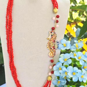 Collana cavalluccio marino in ceramica di Caltagirone, collana multifilo imitazione corallo rosso, collana siciliana
