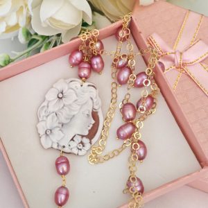 Collana  cammeo conchiglia sardonica e perle rosa naturali ,collana argento 925, gioielli italiani