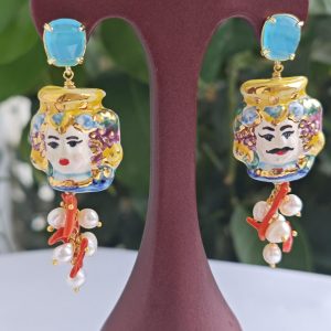 Orecchini ceramica Caltagirone, perle bianche e corallo , orecchini siciliani