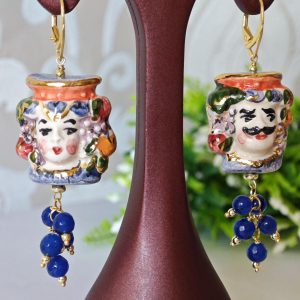 Orecchini teste di moro in ceramica di Caltagirone, orecchini grappolo pietre agata blu, orecchini siciliani