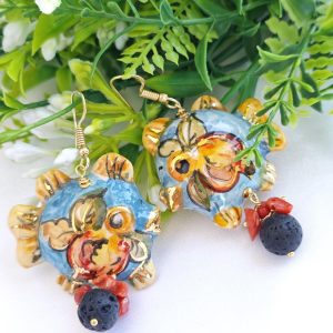Orecchini pesci ceramica Caltagirone, orecchini pietra lavica e corallo rosso mediterraneo , orecchini siciliani