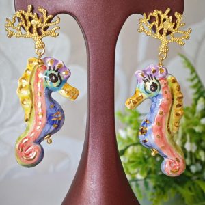 Orecchini cavallucci marini ceramica di Caltagirone con stelle marine , orecchini siciliani