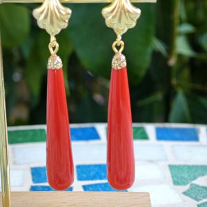 Orecchini goccia corallo rosso con conchiglie argento 925 placcato oro, gioielli italiani