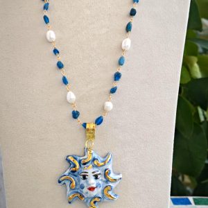 Collana Sole ceramica di Caltagirone, collana rosario con pietre dure apatite e perle bianche, collana siciliana