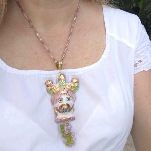 Collana a corda con testa di moro in ceramica Caltagirone e perle pasta di corallo rosa, collana siciliana