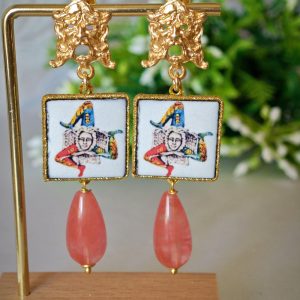 Orecchini pendenti con piastrelle ceramica Caltagirone, gocce quarzo rosa, orecchini siciliani