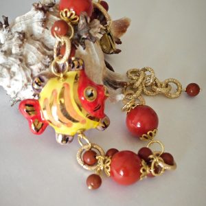 Bracciale pesce in ceramica di Caltagirone con perle pasta di corallo rosso, bracciale siciliano