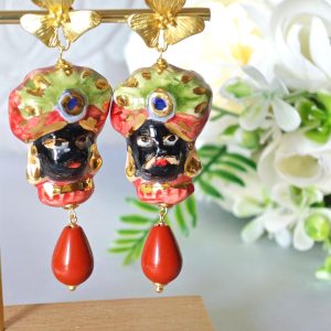 Orecchini teste di moro ceramica Caltagirone , perle pasta di corallo rosso, orecchini siciliani