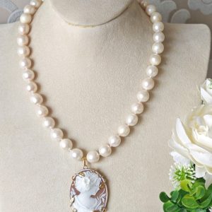 Collana cammeo conchiglia, collana perle bianche, gioielli italiani, cammeo necklace