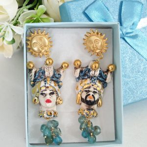 Orecchini ceramica di Caltagirone, orecchini teste di moro con grappolo pietre tormalina blu, orecchini siciliani