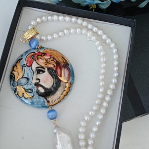 Collana ceramica di  Caltagirone con perle bianche , collana siciliana girocollo