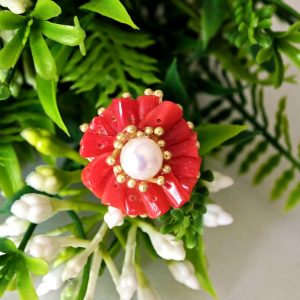 Anello fiore perle bianche e corallo rosso mediterraneo naturale , anello maxi