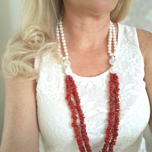 Collana corallo rosso e perle barocche bianche , gioielli italiani