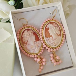 Orecchini  cammeo conchiglia sardonica, perle pasta di corallo rosa , orecchini argento 925, gioielli italiani