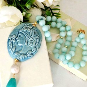 Collana cammeo ceramica di Caltagirone con pietre dure giada celeste,  gioielli italiani