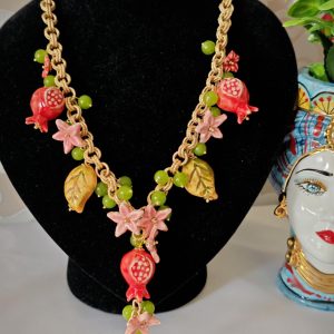 Collana ceramica Caltagirone, collana siciliana fiori e melograni con pietre dure peridoto verde