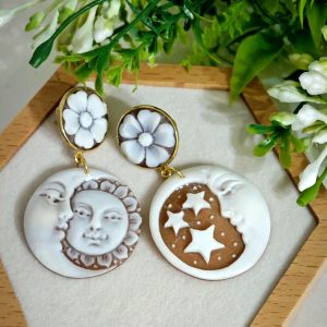 Orecchini cammeo Sole e Luna e cammeo fiori in conchiglia sardonica  , orecchini argento 925 placcato oro, gioielli italiani