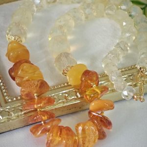 Collana girocollo con pietre quarzo citrino naturale e ambra baltica, gioielli italiani