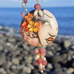 Collana ceramica di Caltagirone con perle bianche e quarzo rosa, collana siciliana