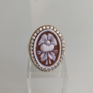 Anello cammeo sardonico e zirconi bianchi.  Anello argento.