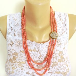 Collana corallo rosa  e chiusura gioiello vintage