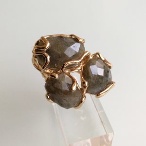 Anello pietre vere di Labradorite grigia .Anello pietre multiple