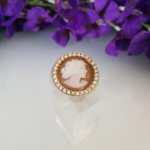 Anello cammeo originale e zirconi bianchi.  Anello argento Cammeo sardonico.