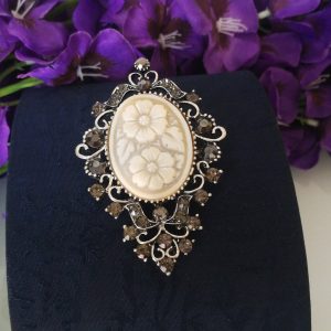 Spilla cammeo conchiglia sardonica