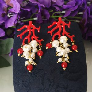 Orecchini perla bianca naturale barocca corallo rosso del mediterraneo.