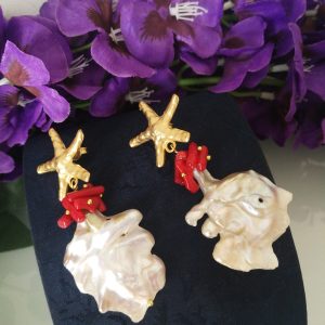 Orecchini corallo rosso naturale del mediterraneo e perla naturale bianca Thailandese.