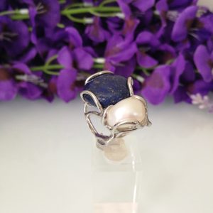 Anello perla naturale barocca e  pietra vera Lapislazzuli blu Anello argento.