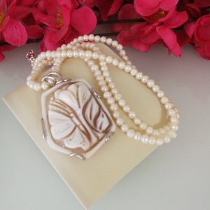Collana cammeo conchiglia originale. Collana perle naturali. Cammeo sardonico.