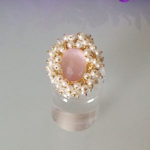 Anello pietra quarzo rosa e perline bianche