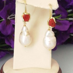 Orecchini  corallo rosso naturale del e perla naturale bianca barocca