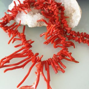 Collana corallo rosso naturale di Sciacca Sicilia. Collana rametto corallo naturale. Collana argento.