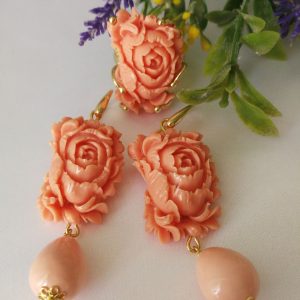 Anello rosa corallo, orecchini rosa corallo. Set orecchini e anello rosa corallo rosa.