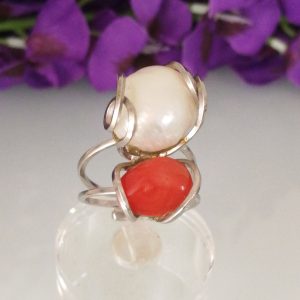 Anello corallo rosso del mediterraneo. Anello perla .Anello argento.
