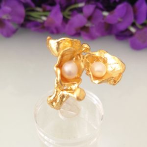 Anello  perla naturale bianca barocca.Anello 3 perle.Anello foglia oro.