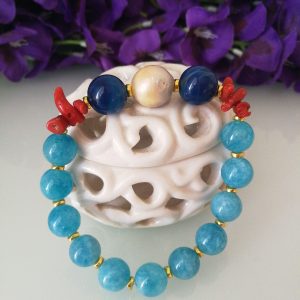Bracciale pietre vere angelite azzurra, agata blu, e corallo rosso naturale del mediterraneo , bracciale elastico.