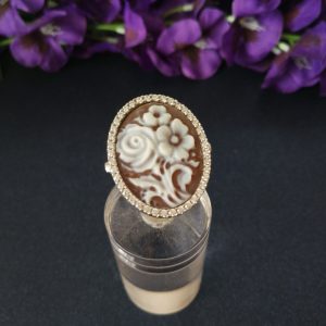 Anello cammeo originale di Torre del Greco Italia e zirconi bianchi. Anello argento. Cammeo sardonico.