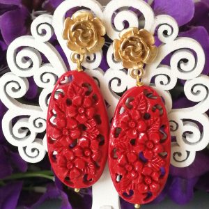 Orecchini rosa rossa corallo imitazione e ottone dorato