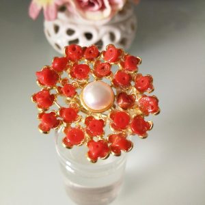 Anello  corallo rosso naturale del mediterraneo. Anello coralli rossi e perla bianca.