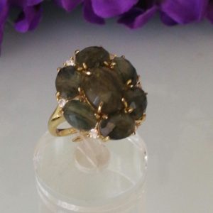 Anello pietre vere di quarzo grigio con striature. Anello elegante.Anello pietre multiple.