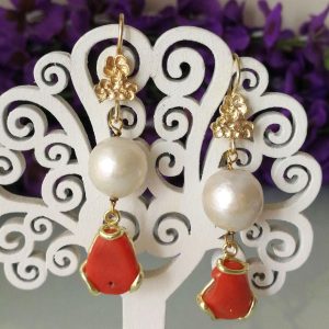 Orecchini perla naturale barocca e corallo rosso naturale del mediterraneo. Orecchini argento