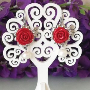 Orecchini rosa corallo .Orecchini perla naturale bianca .Corallo composto imitazione