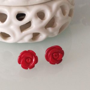 Orecchini corallo rosso bambù a forma di rosa. Orecchini argento.