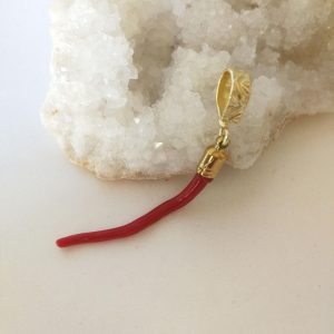 Rametto corallo rosso mediterraneo. Cornetto rosso portafortuna.Corallo vero.