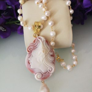 Collana cammeo  vittoriano. Collana cammeo romantico donna. Collana perle naturali.Artigianato Italiano.