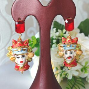 Orecchini teste di moro ceramica Caltagirone, orecchini cristalli rossi , orecchini siciliani