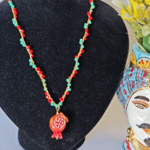 Collana pendente melograno in ceramica di Caltagirone e cristalli , collana rosario siciliana